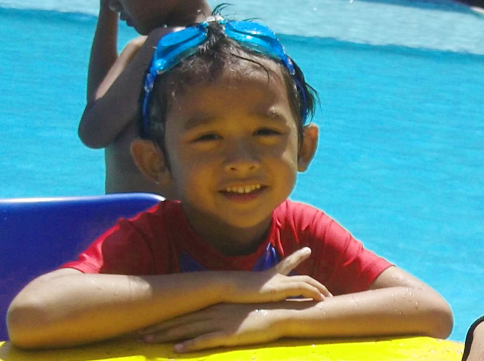 Kegiatan Berenang di Sekolah Tahfizh Plus Khoiru Ummah - Sekolahnya Penghafal Al Qur'an