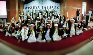 Acara Wisuda Tahfizh Sekolah Tahfizh Plus Khoiru Ummah Bandung - Penerimaan Pendaftaran Murid/ Siswa Baru STP SD Khoiru Ummah sekolah tahfizh tahfidz unggulan terbaik penghafal Al Quran di Bandung