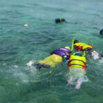 Siswi Sekolah Tahfizh Khoiru Ummah Bandung melakukan snorkeling - STP SD Khoiru Ummah sekolah tahfizh tahfidz unggulan terbaik penghafal Al Quran di Bandung