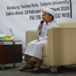 Ananda Sidik tengah membacakan ayat suci Al Qur'an - STP SD Khoiru Ummah sekolah tahfizh tahfidz unggulan terbaik penghafal Al Quran di Bandung