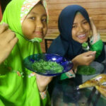 Snack time, yang halal thoyib, ya - belajar di rumah di masa wabah Corona - STP SD Khoiru Ummah sekolah tahfizh tahfidz unggulan terbaik bagus penghafal Al Quran di Bandung
