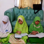 Murojaah Al Qur'an bersama - belajar di rumah di masa wabah Corona -- STP SD Khoiru Ummah sekolah tahfizh tahfidz unggulan terbaik bagus penghafal Al Quran di Bandung
