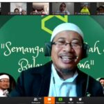 Ustadz Amiruddin M.MA tersenyum saat memberi tausiyah - STP SD Khoiru Ummah sekolah tahfidz unggulan sekolah islam tahfizh terbaik bagus penghafal Al Quran di Bandung