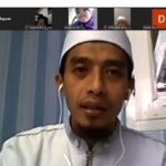 Ustadz Iyus mengumumkan pemenang lomba tadzkiroh maulid nabi - STP SD Khoiru Ummah sekolah tahfidz unggulan sekolah islam tahfizh terbaik bagus penghafal Al Quran di Bandung
