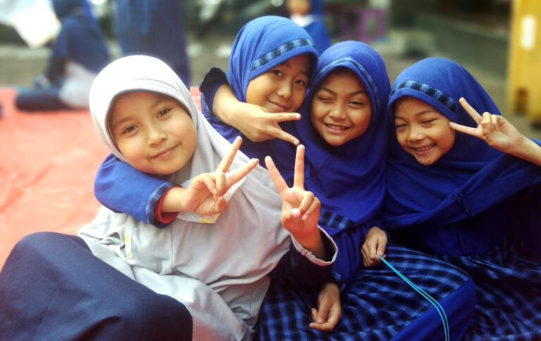 bahagia dalam ketaatan kepada Allah swt - - STP SD Khoiru Ummah sekolah tahfidz unggulan sekolah islam tahfizh terbaik bagus penghafal Al Quran di Bandung