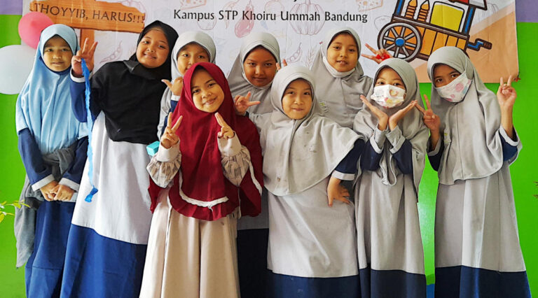 generasi strawberry menjadi generasi terbaik - - STP SD Khoiru Ummah sekolah tahfidz unggulan sekolah islam tahfizh terbaik bagus penghafal Al Quran di Bandung